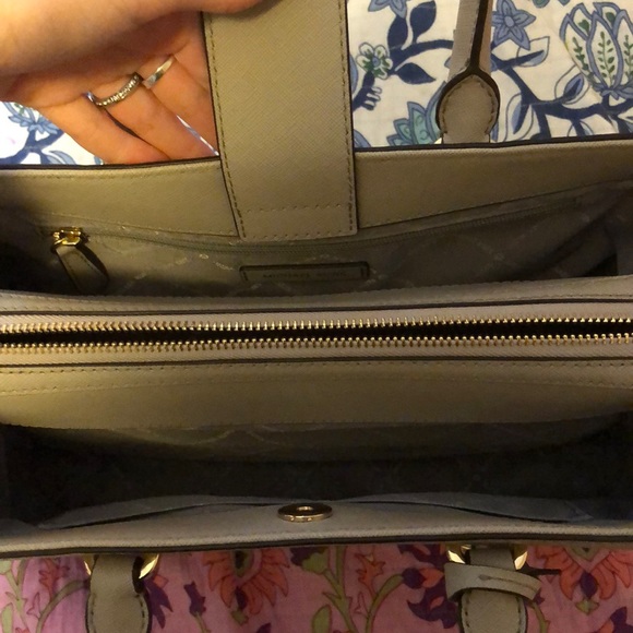 Brand New Michael Kors Saffiano Leather Satchel - Picture 4 of 7